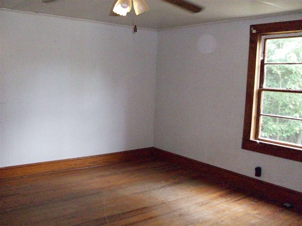 581 Ninety-Nine Island Road Blacksburg, SC 29702 - Photo 2 of 11 Gallery Image 2