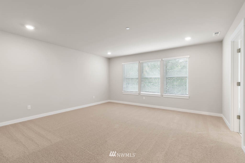 104 211th Street Southeast, Unit P18 Bothell, WA 98021 - Photo 19 of 31 an empty room with a window