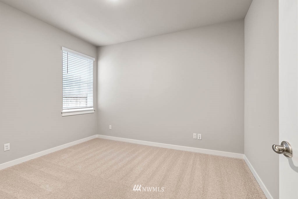 104 211th Street Southeast, Unit P18 Bothell, WA 98021 - Photo 29 of 31 an empty room with windows