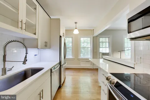 $359,000 | 5402 Connecticut Avenue Northwest, Unit 204, Washington, DC 20015