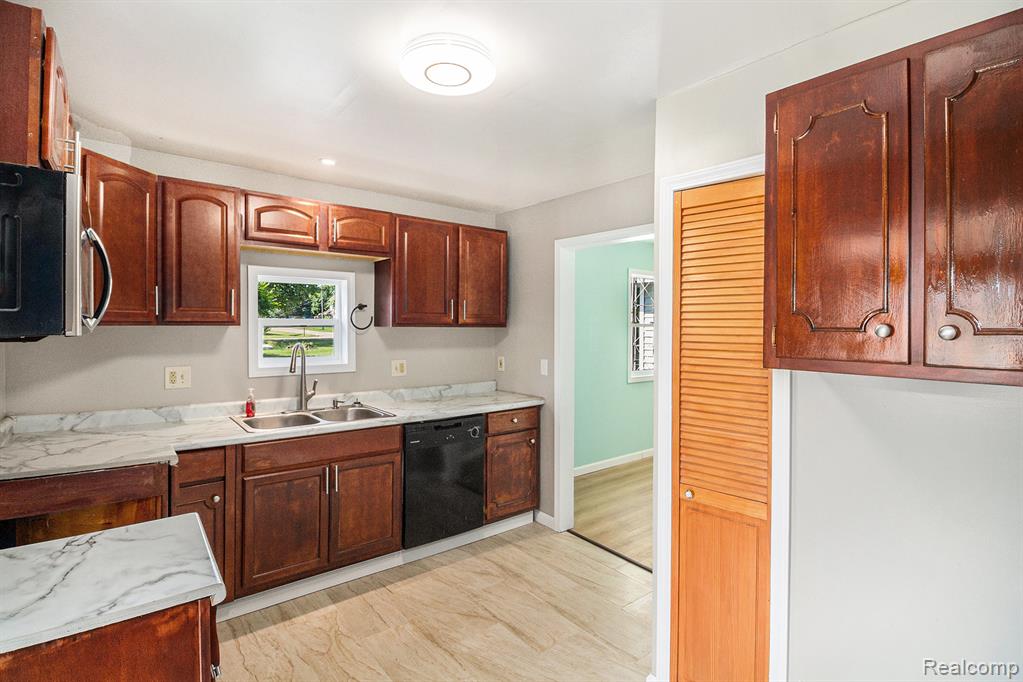 2105 Eberly Road Flint, MI 48532 - Photo 4 of 16