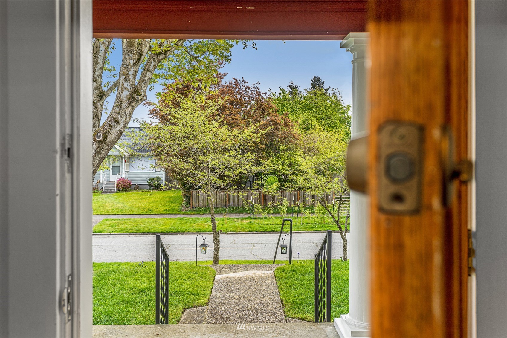 3626 Rockefeller Avenue Everett, WA 98201 - Photo 5 of 40 a view of a porch and garden