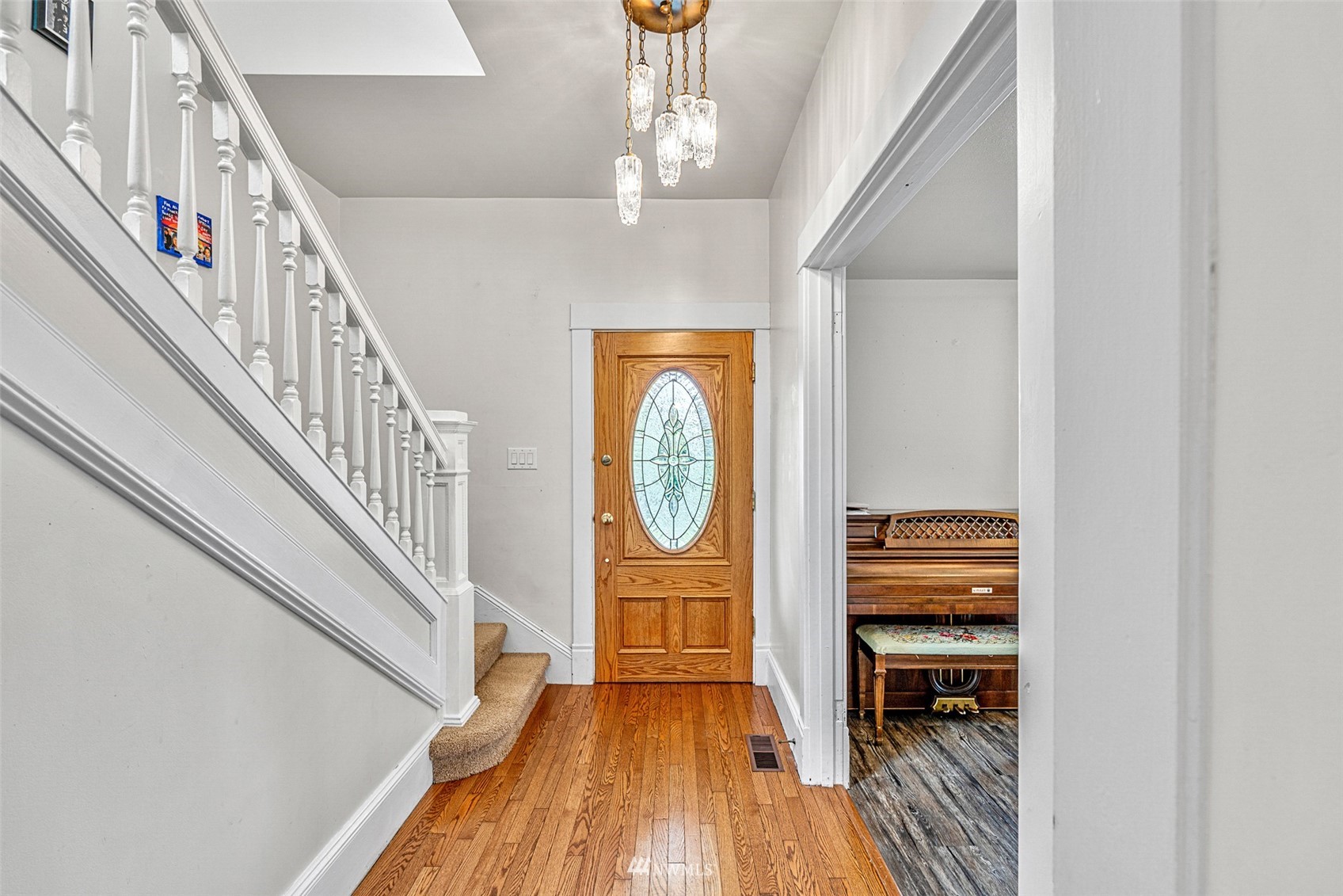 3626 Rockefeller Avenue Everett, WA 98201 - Photo 7 of 40 a view of entryway with wooden floor
