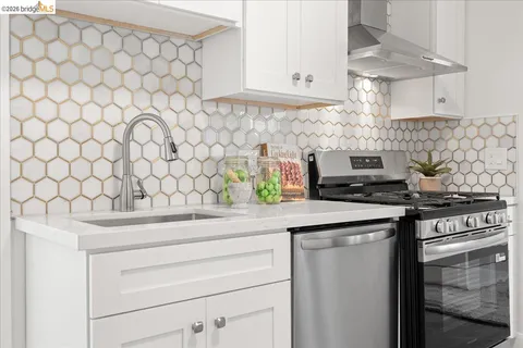 $829,000 | 1261 61st Street, Emeryville, CA 94608