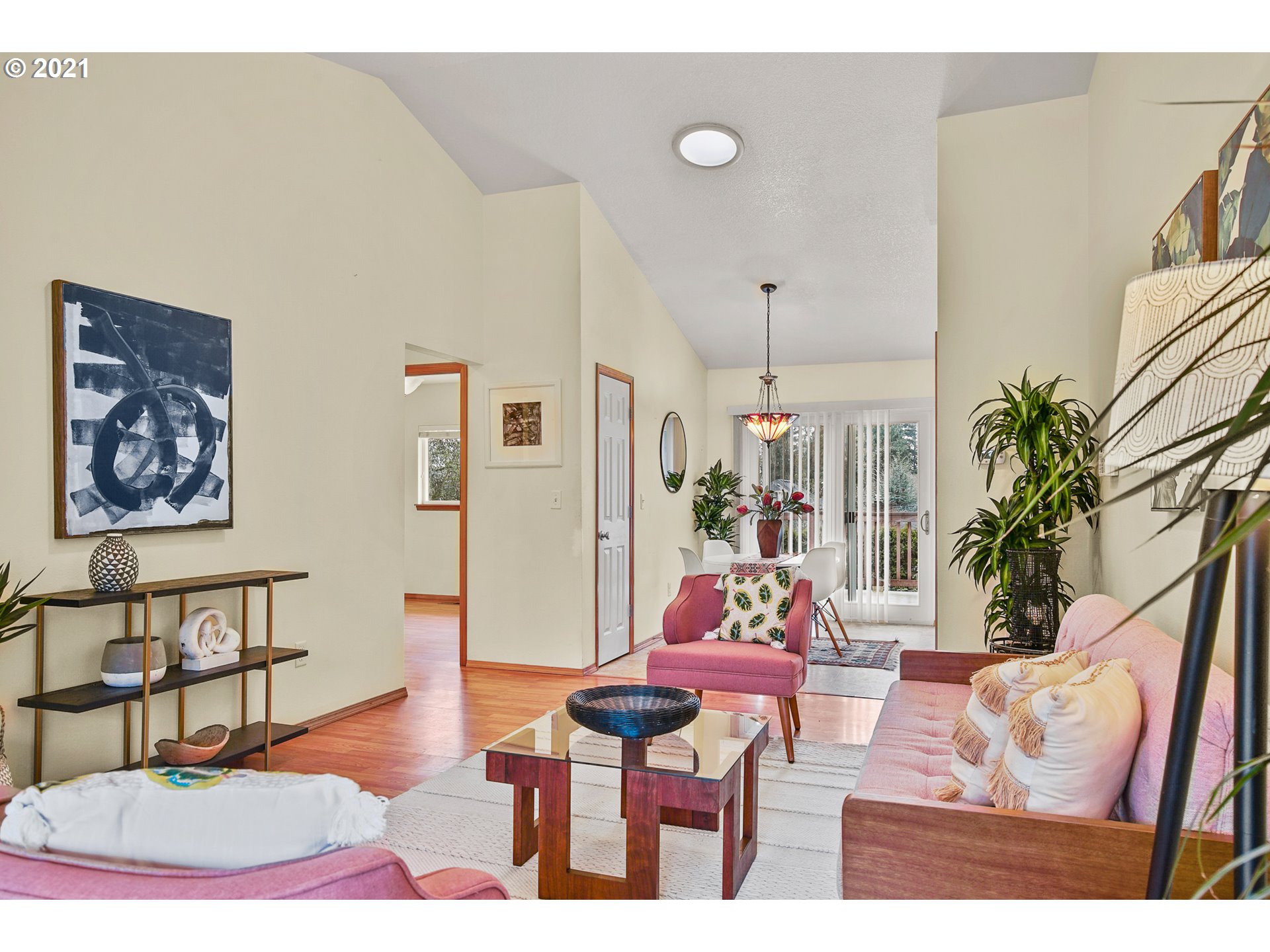 1304 Southwest Freeman Street Portland, OR 97219 - Photo 3 of 32 Gallery Image 3