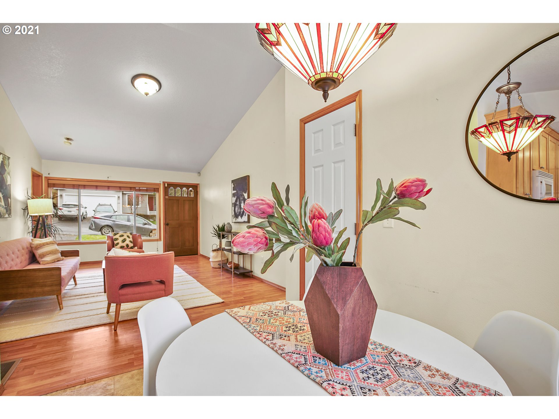1304 Southwest Freeman Street Portland, OR 97219 - Photo 5 of 32 Gallery Image 5