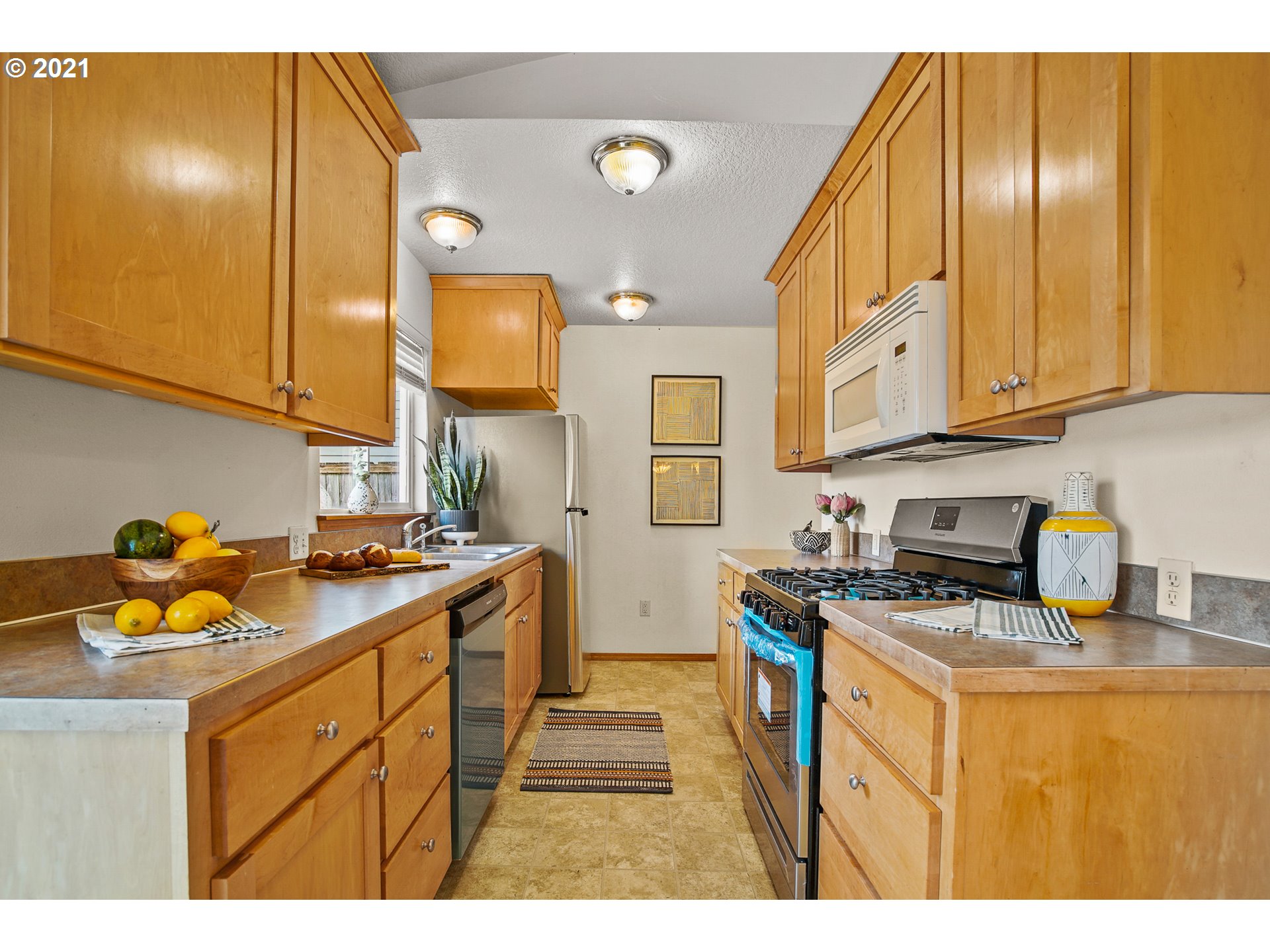 1304 Southwest Freeman Street Portland, OR 97219 - Photo 9 of 32 Gallery Image 9