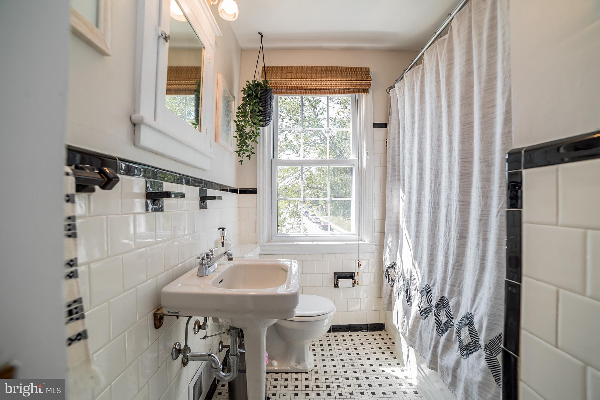 403 Lambeth Road Baltimore, MD 21228 - Photo 21 of 30 Full Bathroom