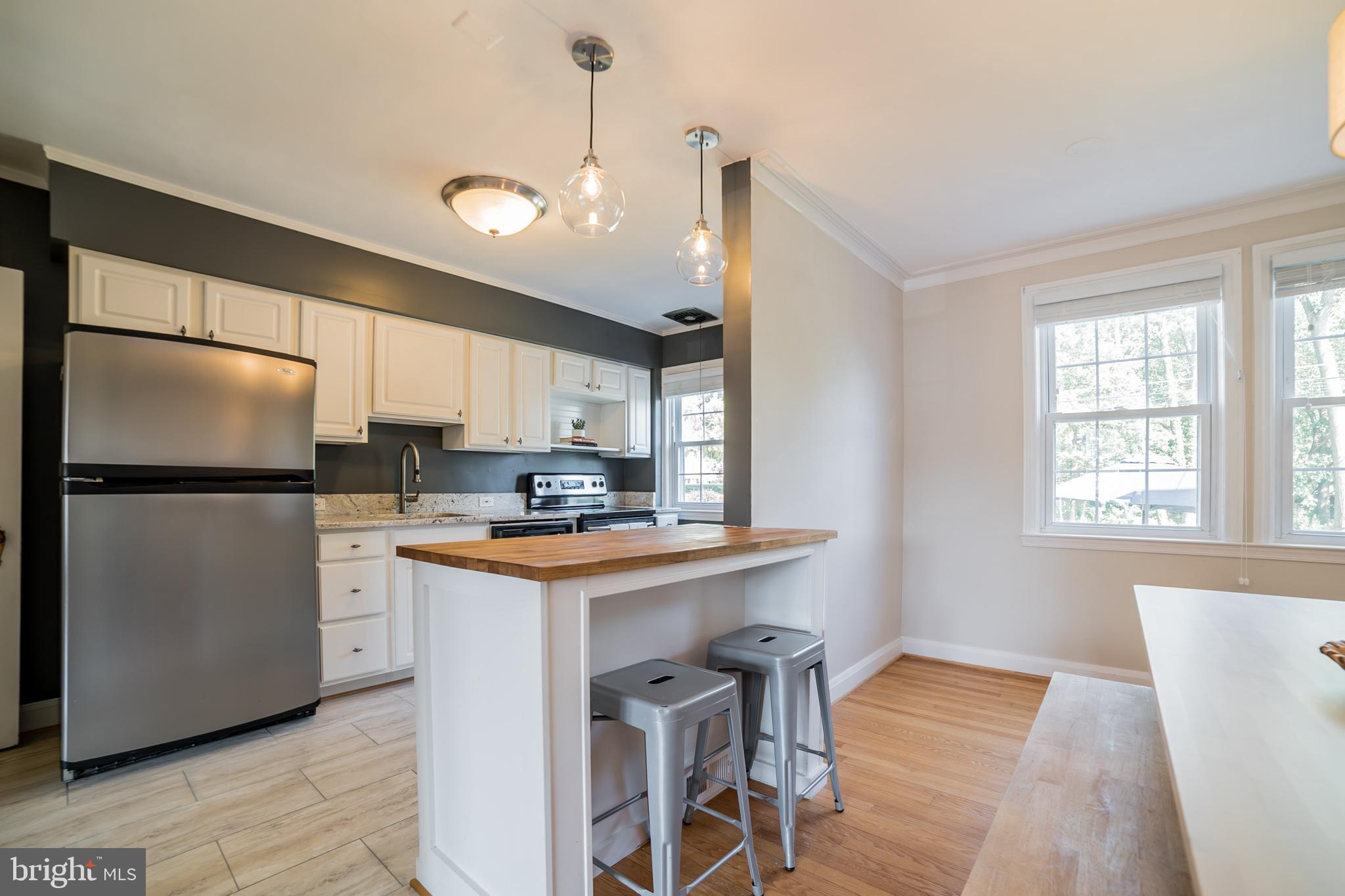 403 Lambeth Road Baltimore, MD 21228 - Photo 8 of 30 Kitchen
