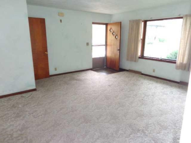 406 Meade Road Niles, MI 49120 - Photo 2 of 17 Living room