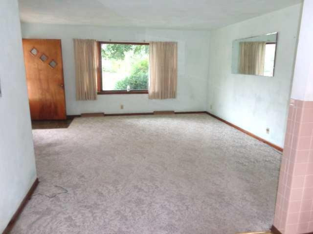 406 Meade Road Niles, MI 49120 - Photo 3 of 17 Living room