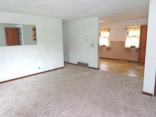 406 Meade Road Niles, MI 49120 - Photo 4 of 17 Living room