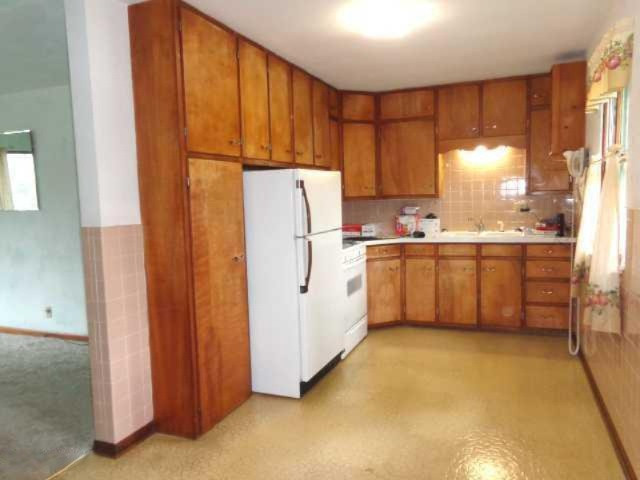 406 Meade Road Niles, MI 49120 - Photo 6 of 17 Kitchen