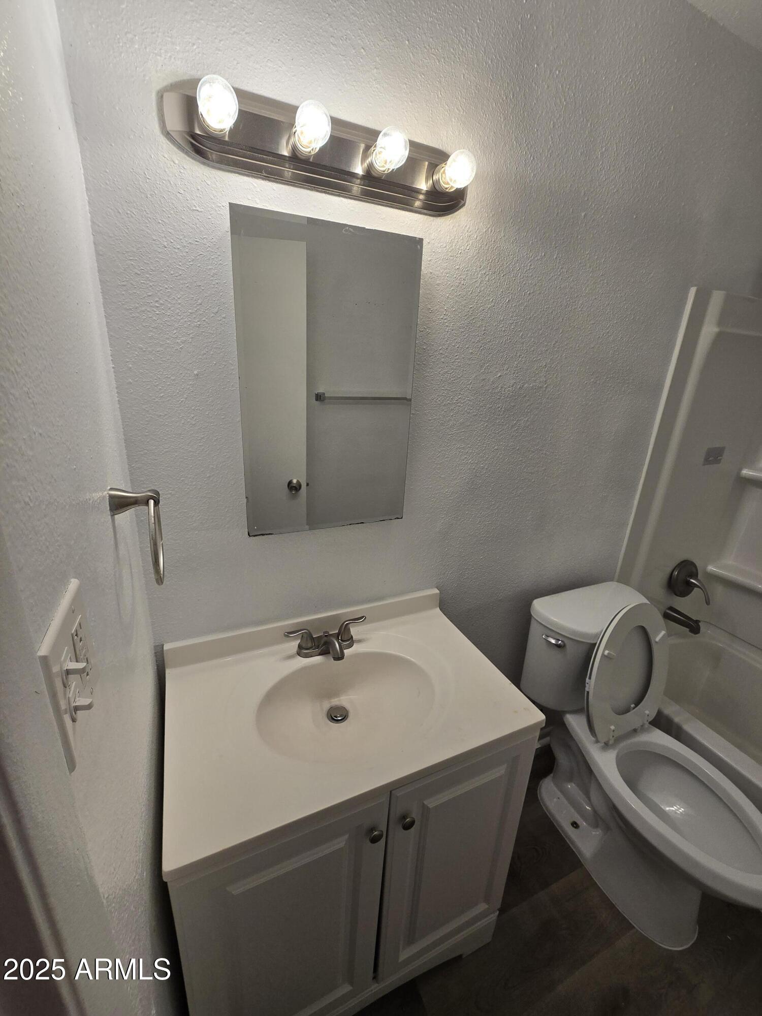 2038 West Cactus Road Phoenix, AZ 85029 - Photo 12 of 35 20250208_121914