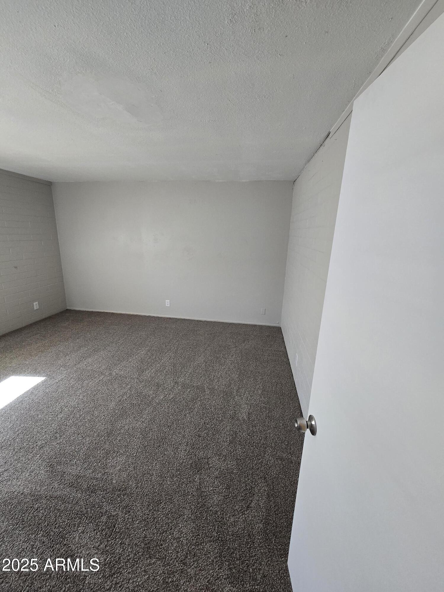 2038 West Cactus Road Phoenix, AZ 85029 - Photo 21 of 35 20250208_122023