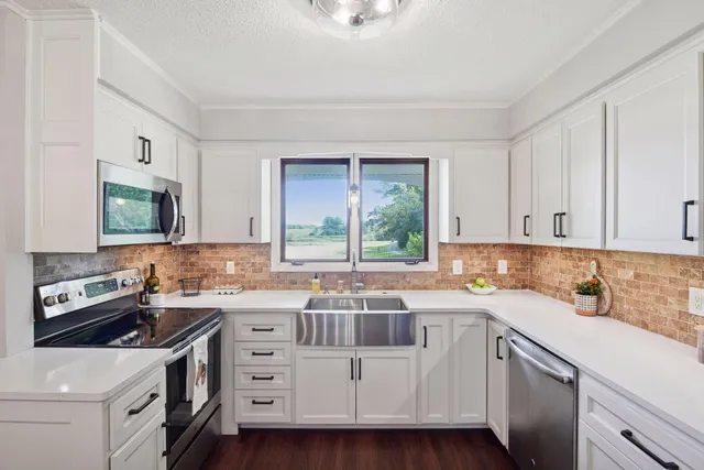 $850,000 | 2625 Valley Road, Independence, MN 55359