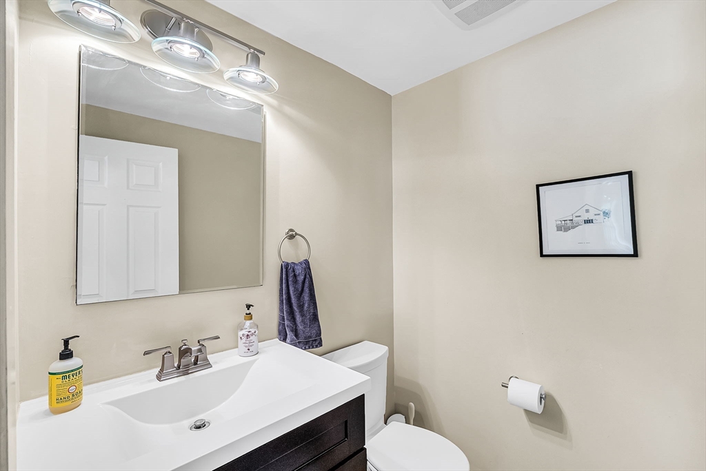 86 Grosvenor Road Needham, MA 02492 - Photo 16 of 35 Gallery Image 16