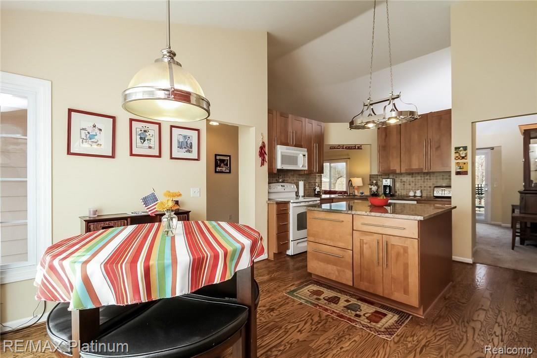 6793 Kestrel Ridge Road Brighton, MI 48116 - Photo 10 of 37 018-Breakfast_Nook-2502215-medium.jpg