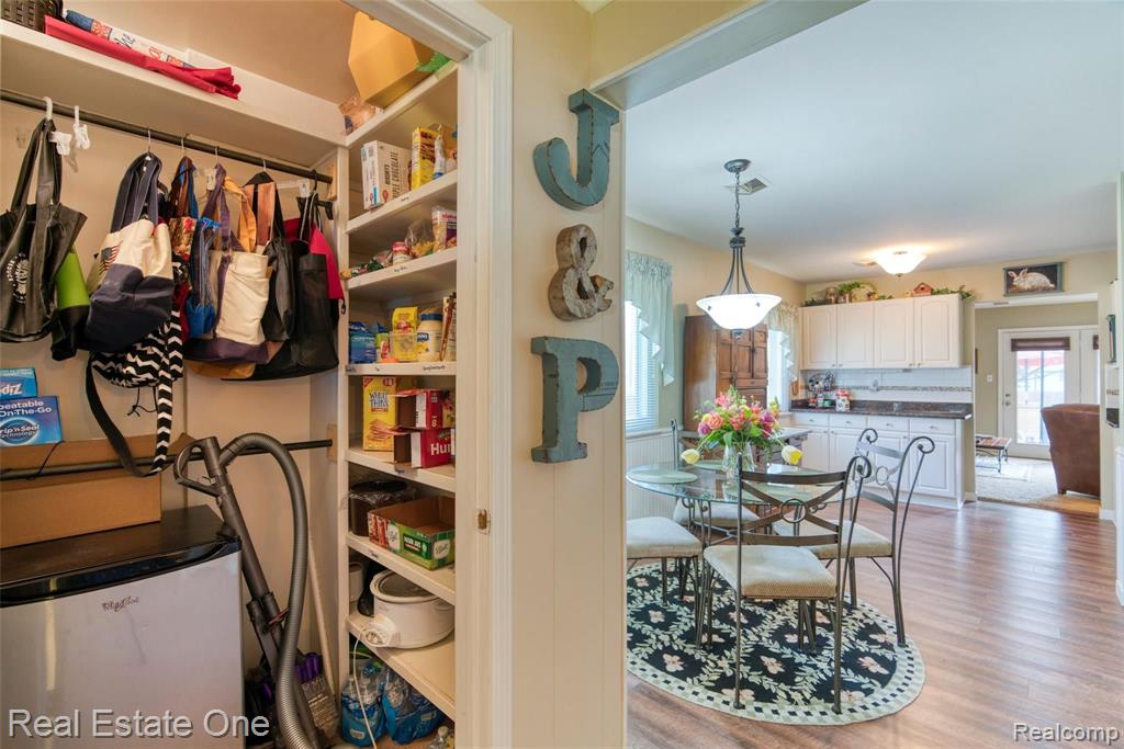 23374 Tuck Road Farmington Hills, MI 48336 - Photo 8 of 26