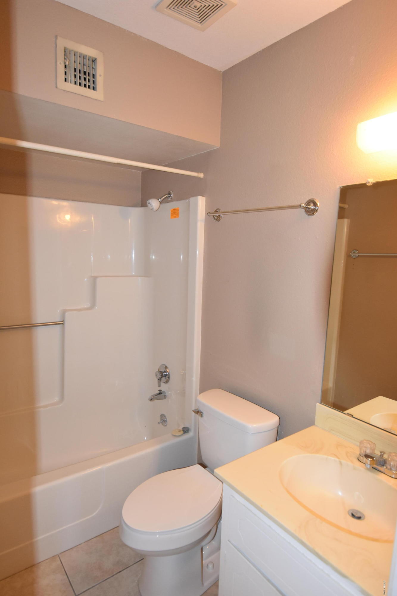 2301 West Vineyard Road Tempe, AZ 85282 - Photo 12 of 14 DSC_0287