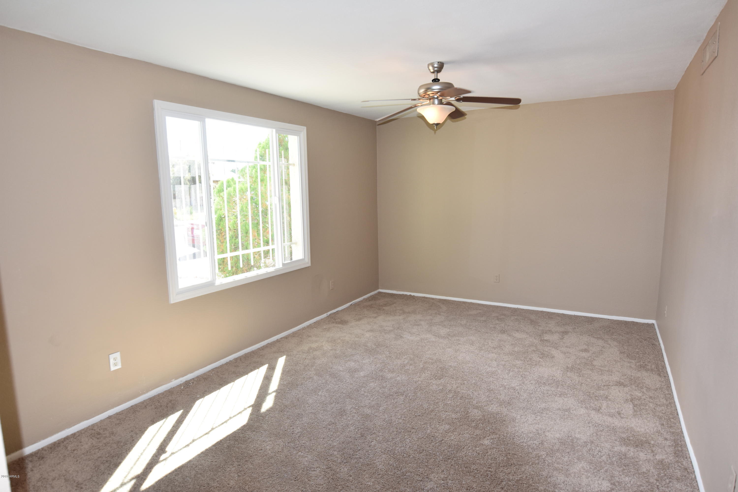 2301 West Vineyard Road Tempe, AZ 85282 - Photo 2 of 14 DSC_0277