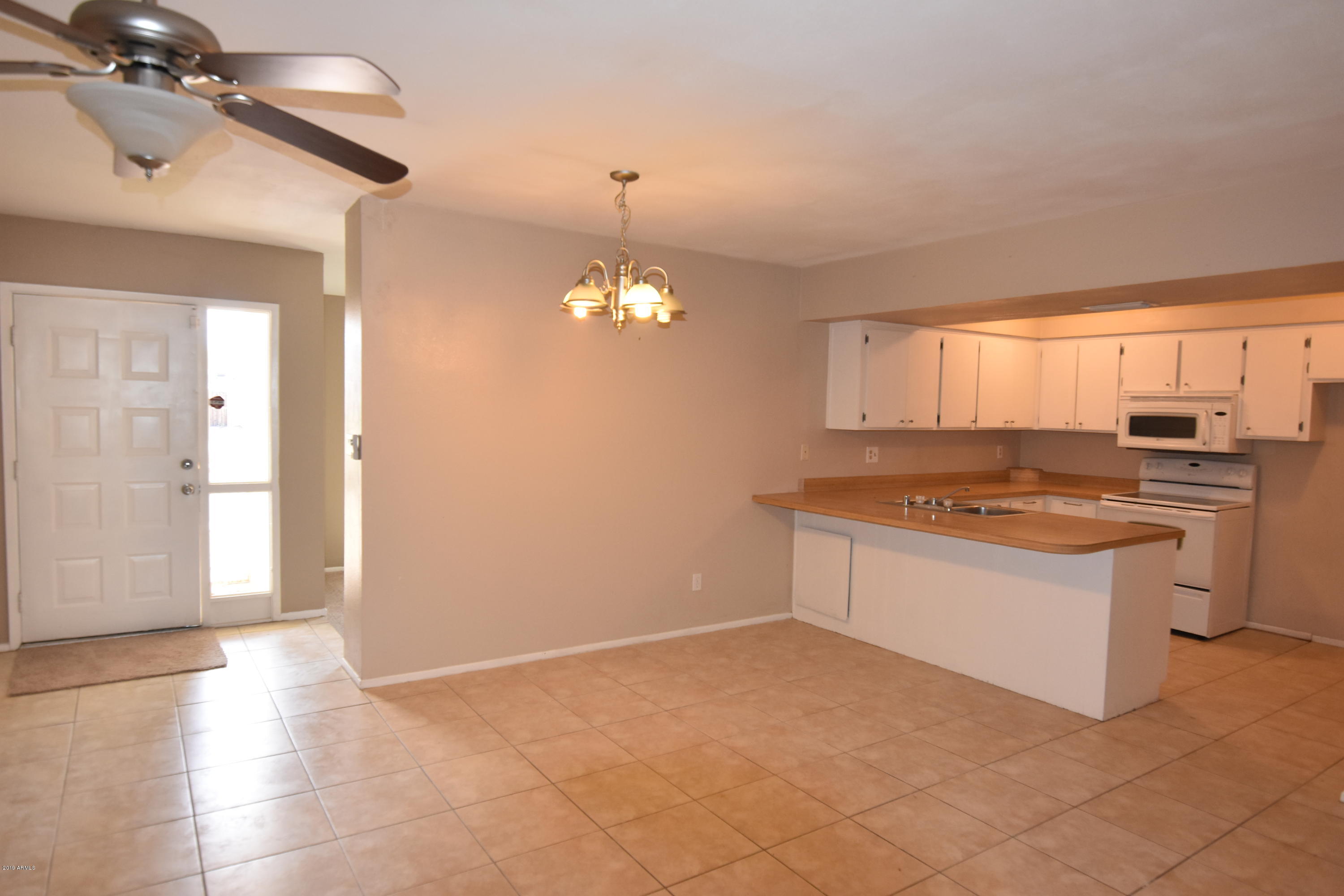 2301 West Vineyard Road Tempe, AZ 85282 - Photo 3 of 14 DSC_0298