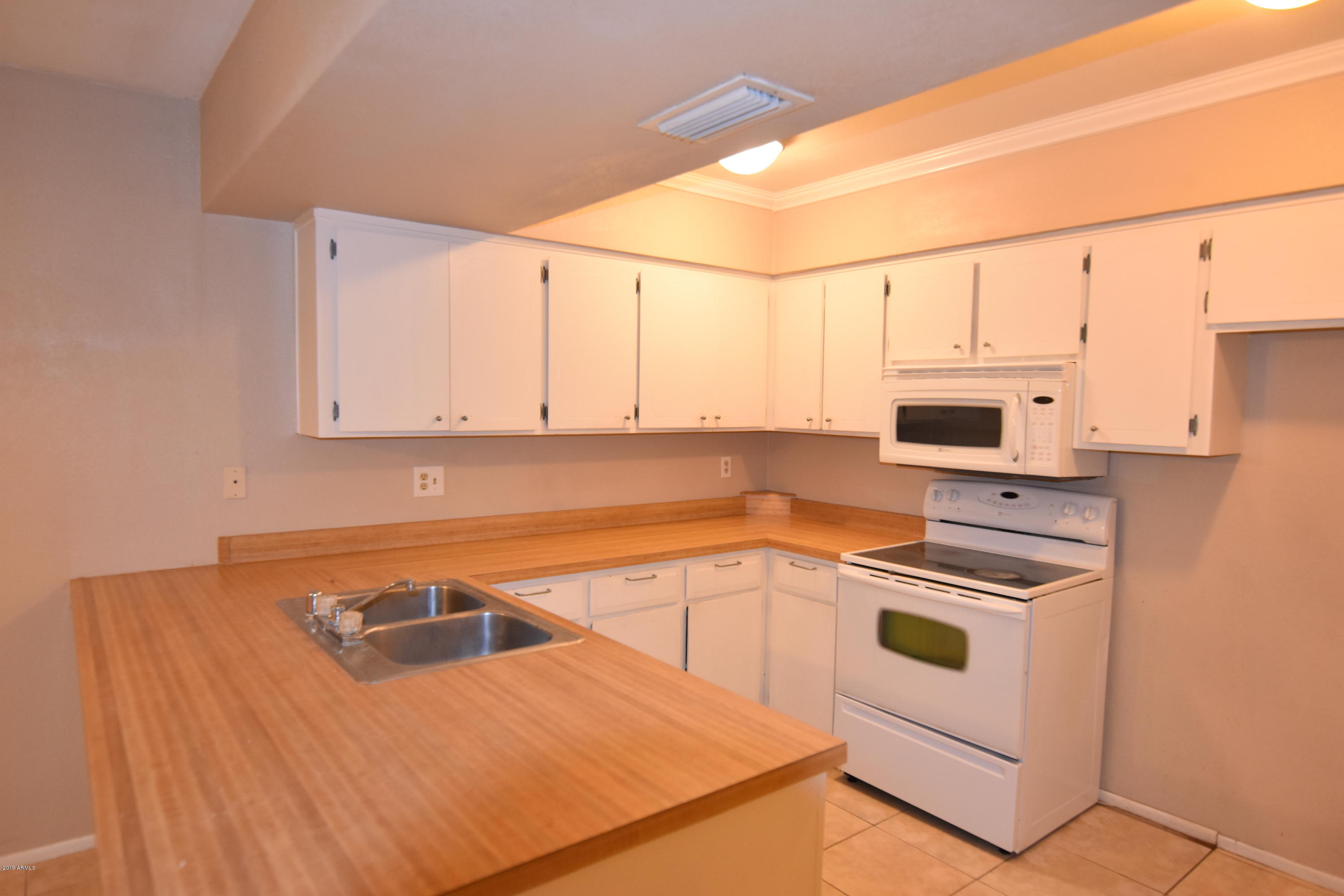2301 West Vineyard Road Tempe, AZ 85282 - Photo 5 of 14 DSC_0282