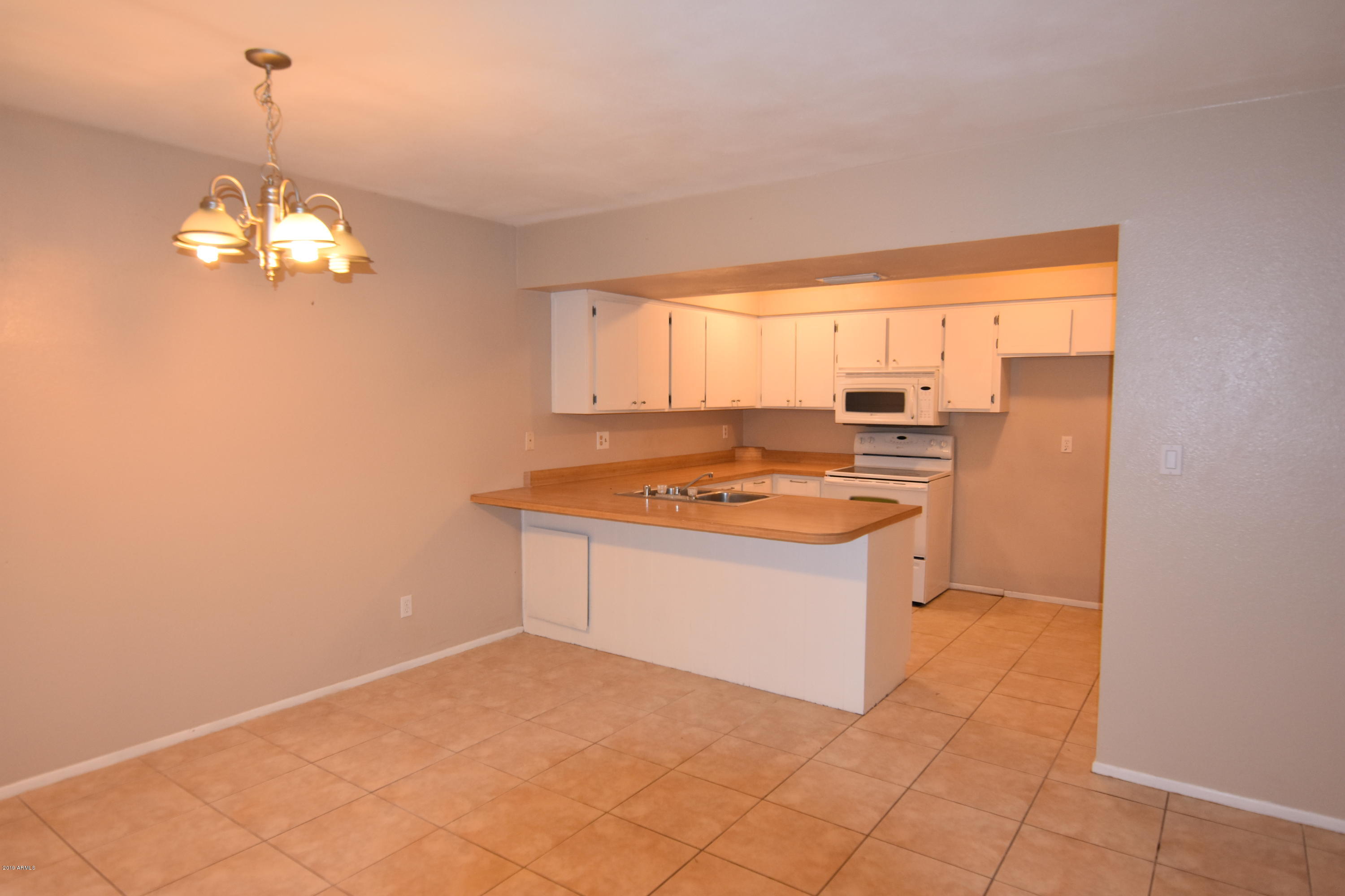 2301 West Vineyard Road Tempe, AZ 85282 - Photo 6 of 14 DSC_0280