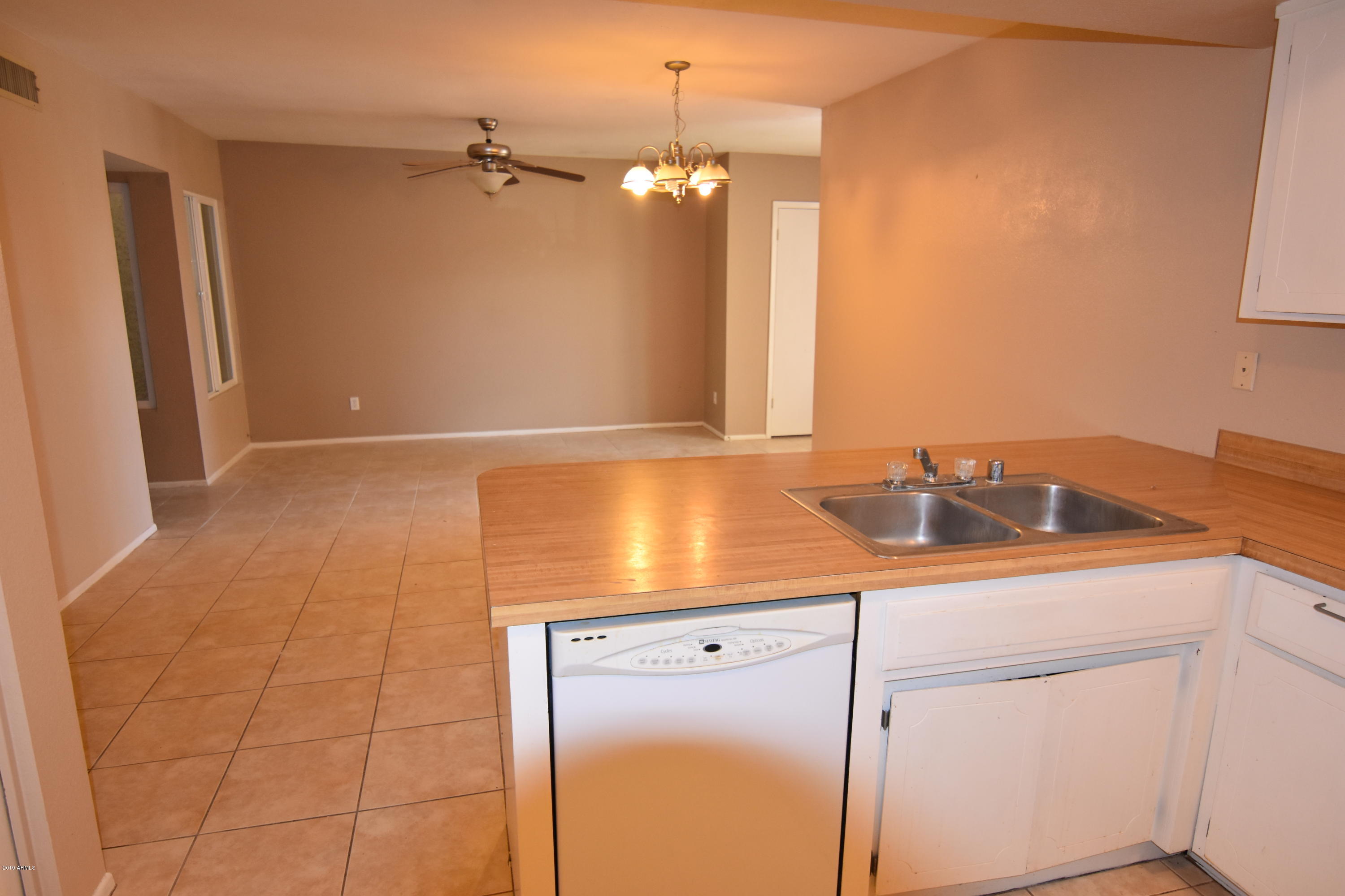 2301 West Vineyard Road Tempe, AZ 85282 - Photo 7 of 14 DSC_0286