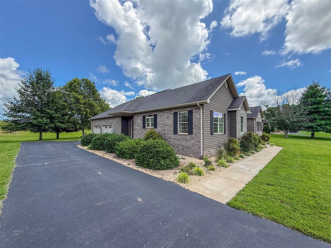 48 Oakwind Road Glasgow, KY 42141 - Photo 4 of 70 Gallery Image 4