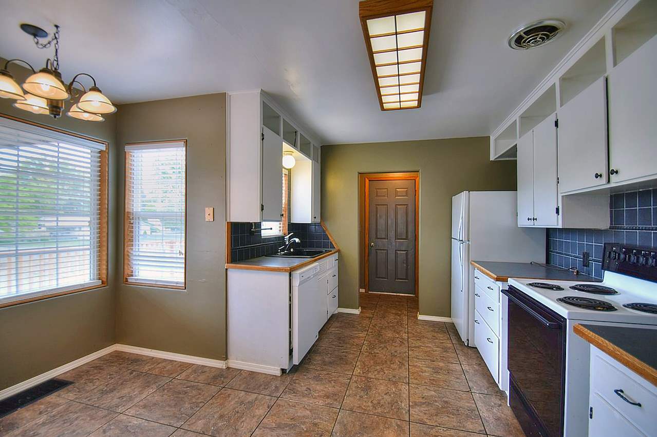 715 South Bowdish Road Spokane Valley, WA 99206 - Photo 6 of 20