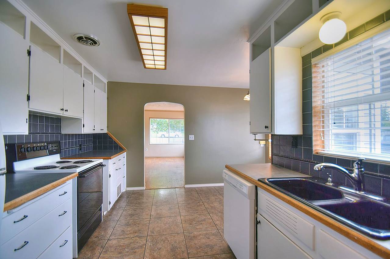 715 South Bowdish Road Spokane Valley, WA 99206 - Photo 7 of 20