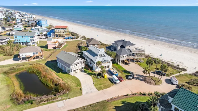 a view of residential houses with outdoor space