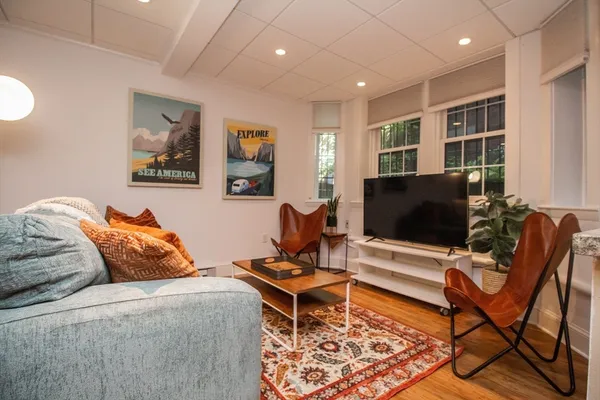 $4,250 | 1253 Beacon Street, Unit 4BB, Brookline, MA 02446