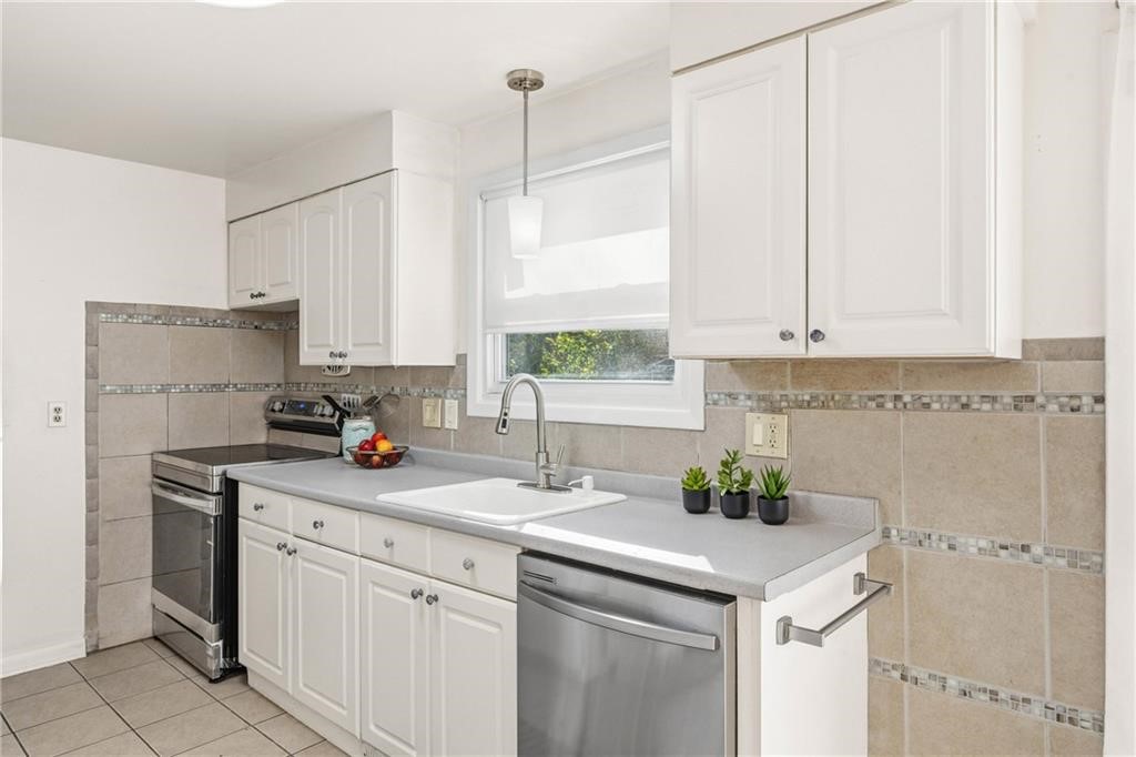 466 Mt Ridge Circle Greece, NY 14616 - Photo 8 of 25