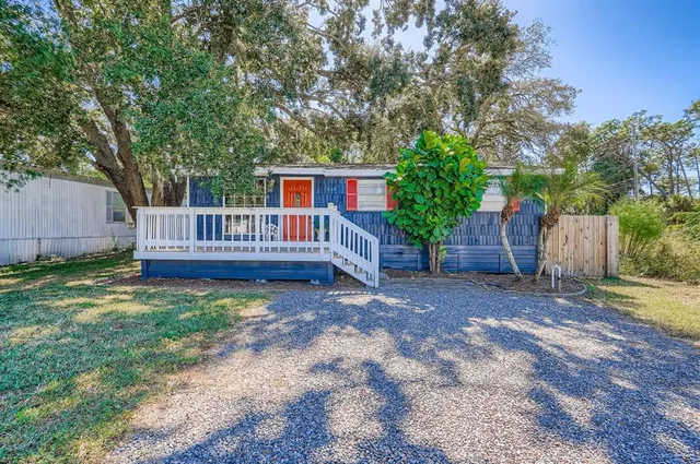 a view of a yard with a house and a yard
