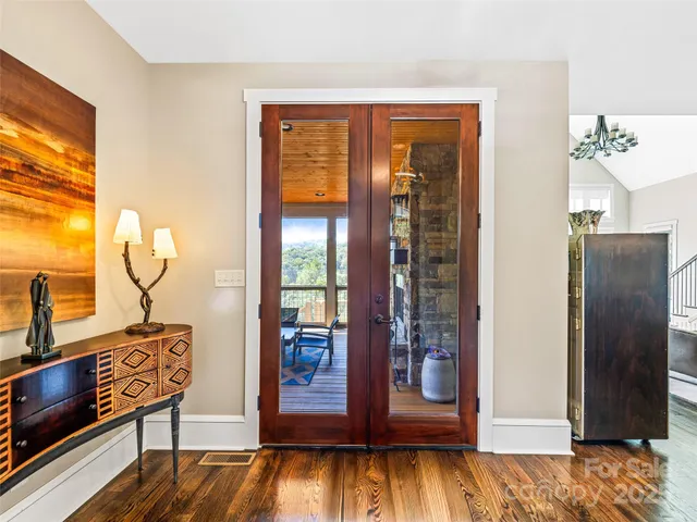 a view of a livingroom with furniture