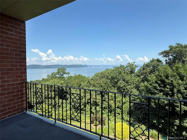 $425,000 | 16 Rockledge Avenue, Unit 5P2, Ossining, NY 10562