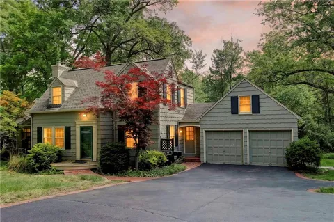 $500,000 | 3701 Shawnee Mission Parkway, Fairway, KS 66205
