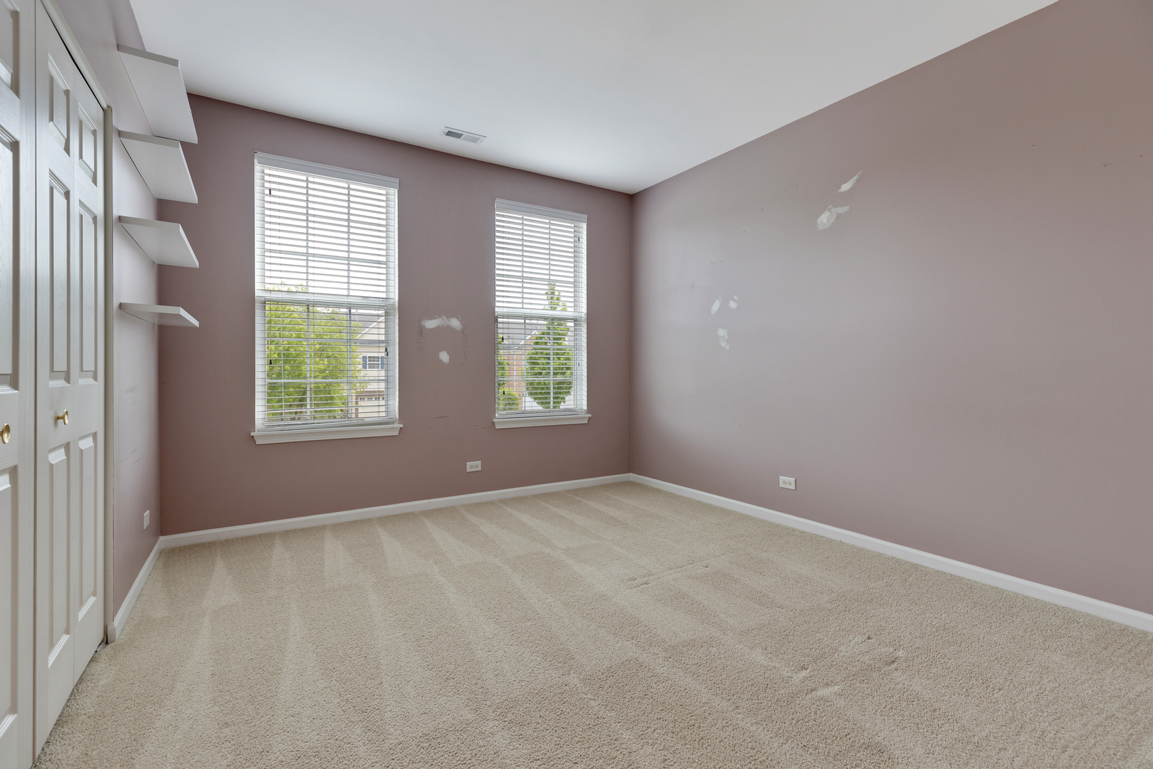 1382 Scarboro Road, Unit 1006 Schaumburg, IL 60193 - Photo 9 of 16 an empty room with windows