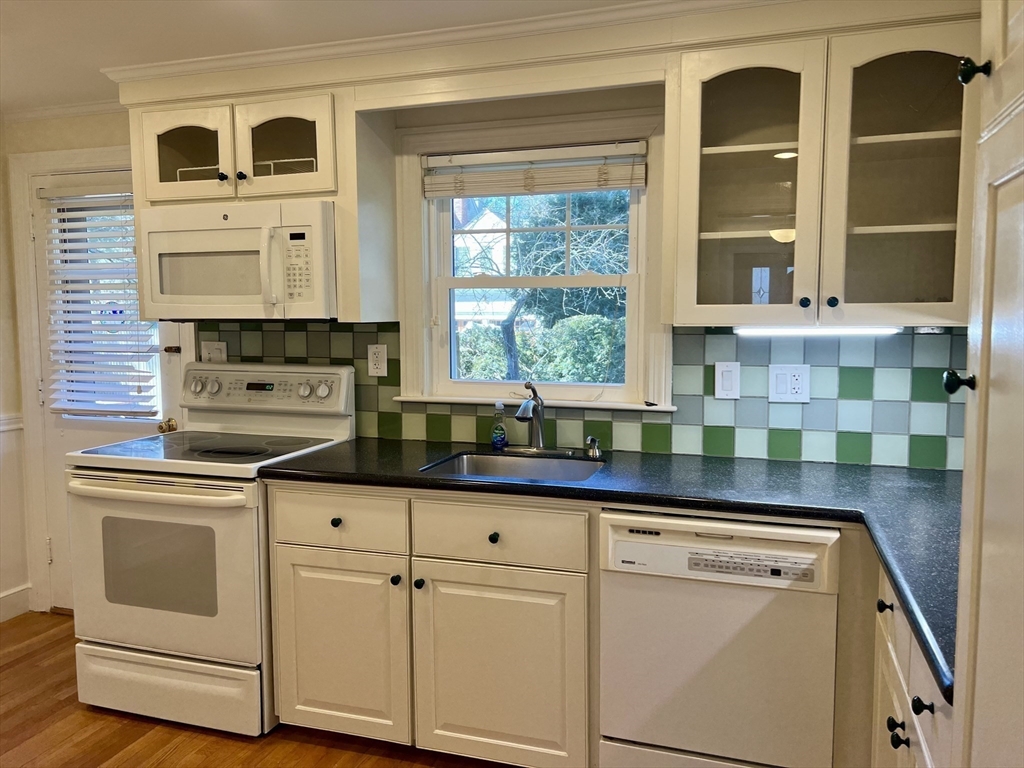 105 Parker Road Wellesley, MA 02482 - Photo 5 of 12