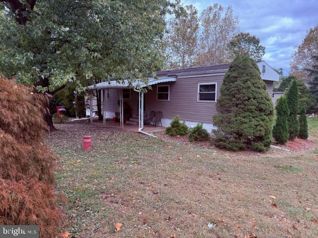 a view of a house with a yard and garage