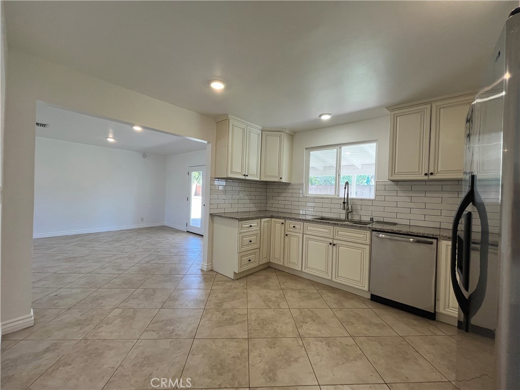 2476 Pierce Court Simi Valley, CA 93065 - Photo 3 of 18 a kitchen with a sink microwave and cabinets