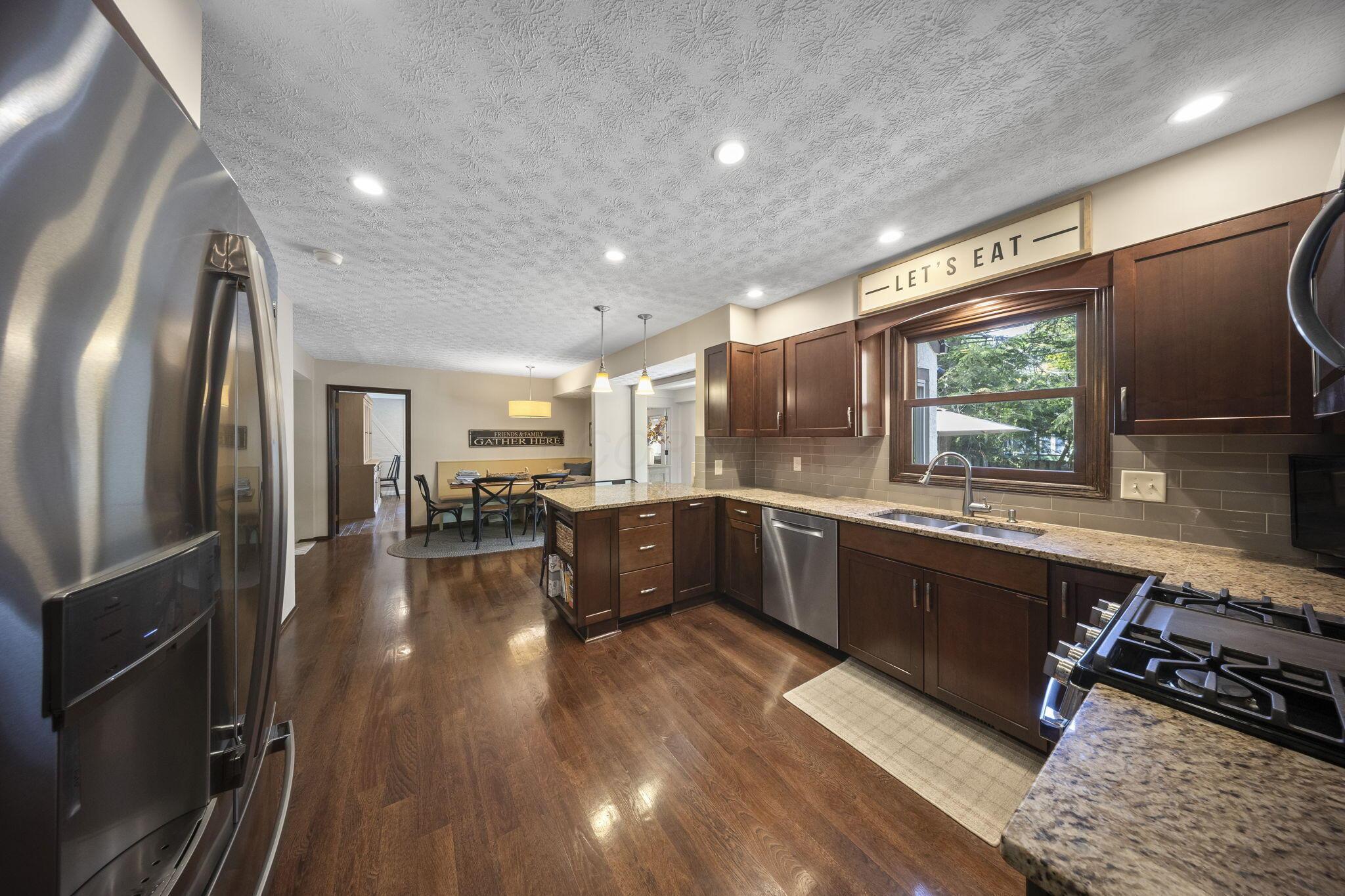 4342 Randmore Road Columbus, OH 43220 - Photo 8 of 49 Gas Range/Stainless Steel