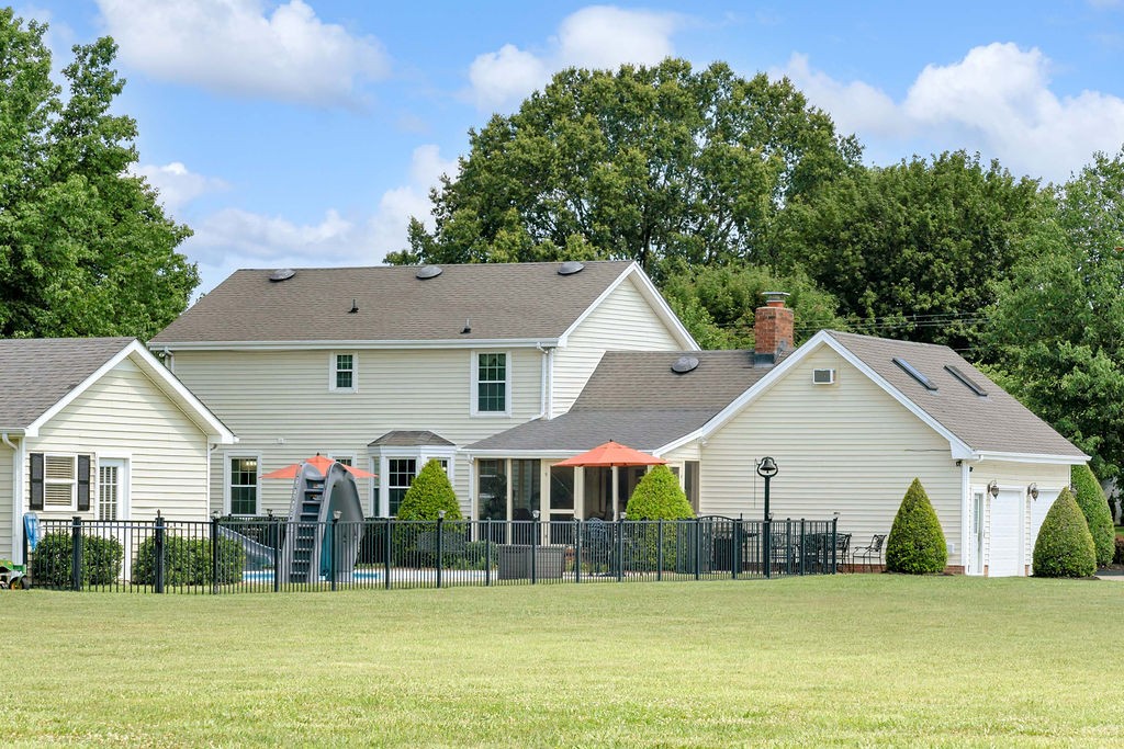 205 Spring Valley Road Hendersonville, TN 37075 - Photo 8 of 51 a front view of house with yard and green space