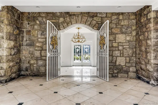 $1,995,000 | 139 Scarborough Road, Briarcliff Manor, NY 10510