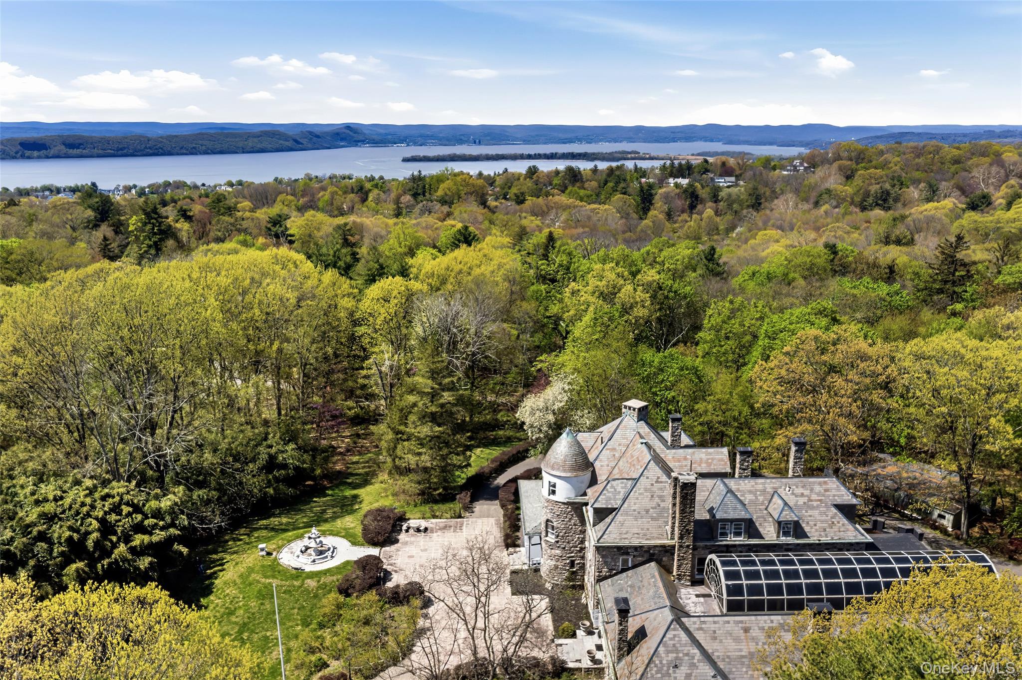 139 Scarborough Road Briarcliff Manor, NY 10510 - Photo 2 of 39