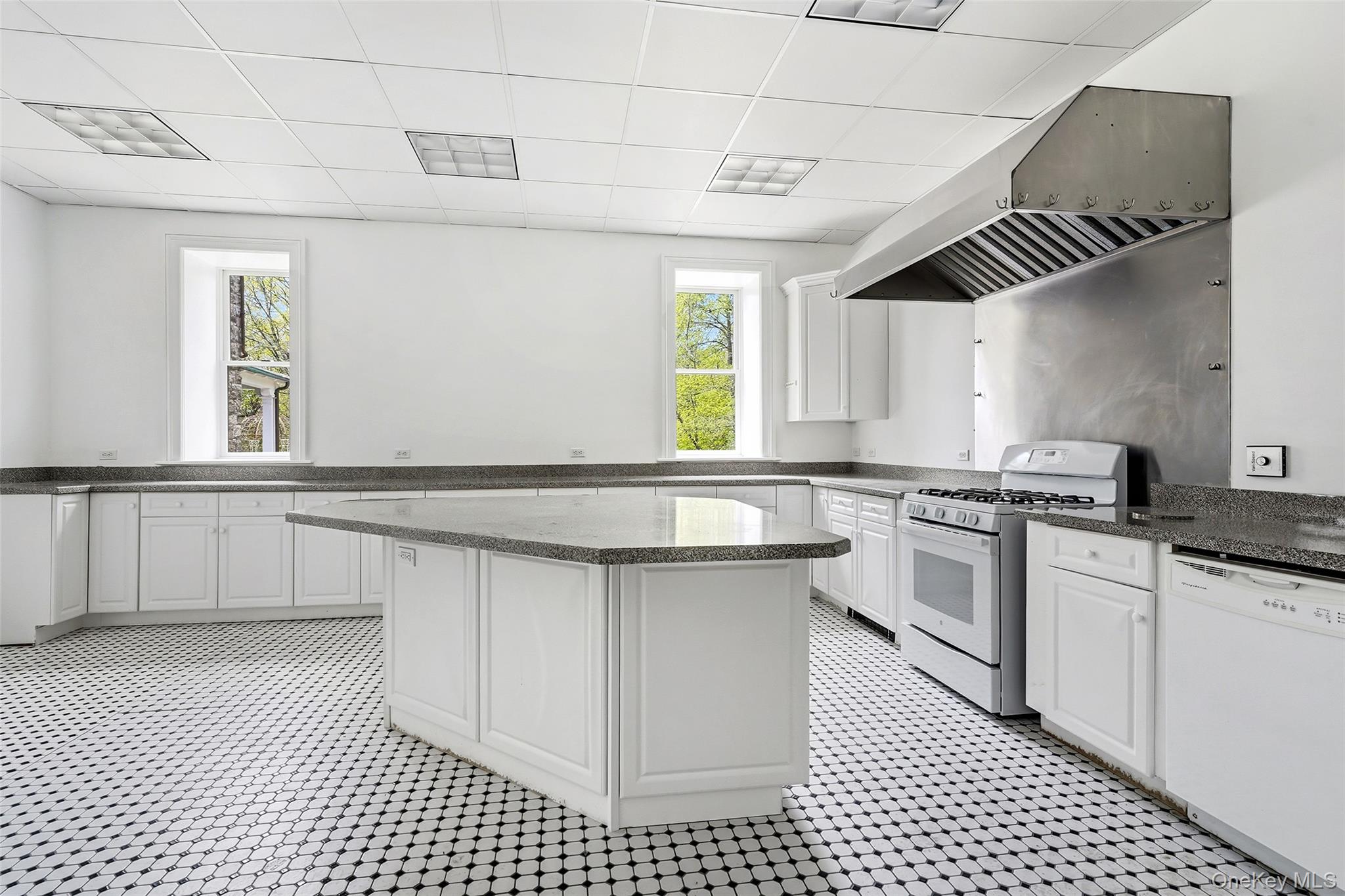 139 Scarborough Road Briarcliff Manor, NY 10510 - Photo 22 of 39