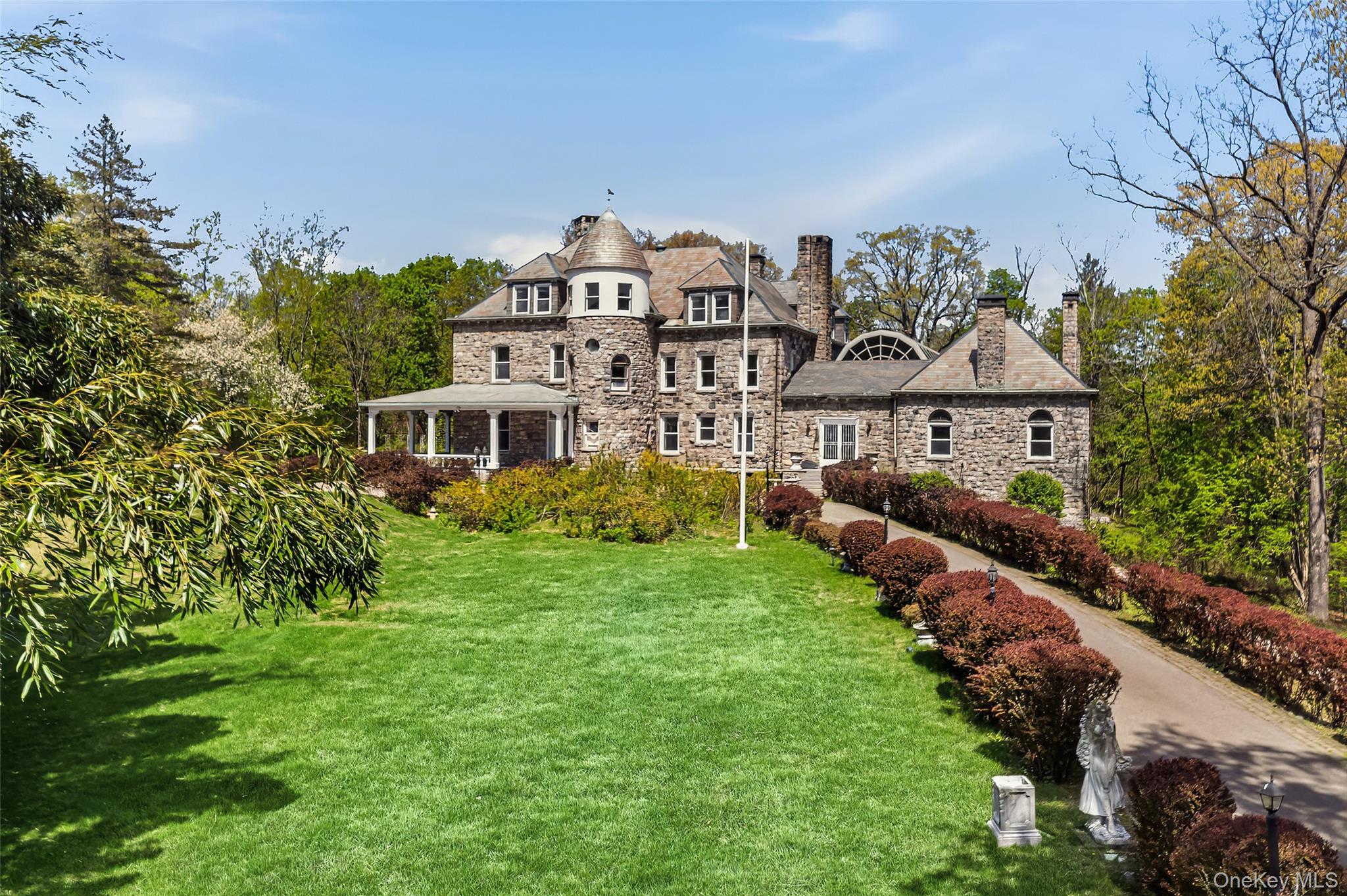 139 Scarborough Road Briarcliff Manor, NY 10510 - Photo 3 of 39