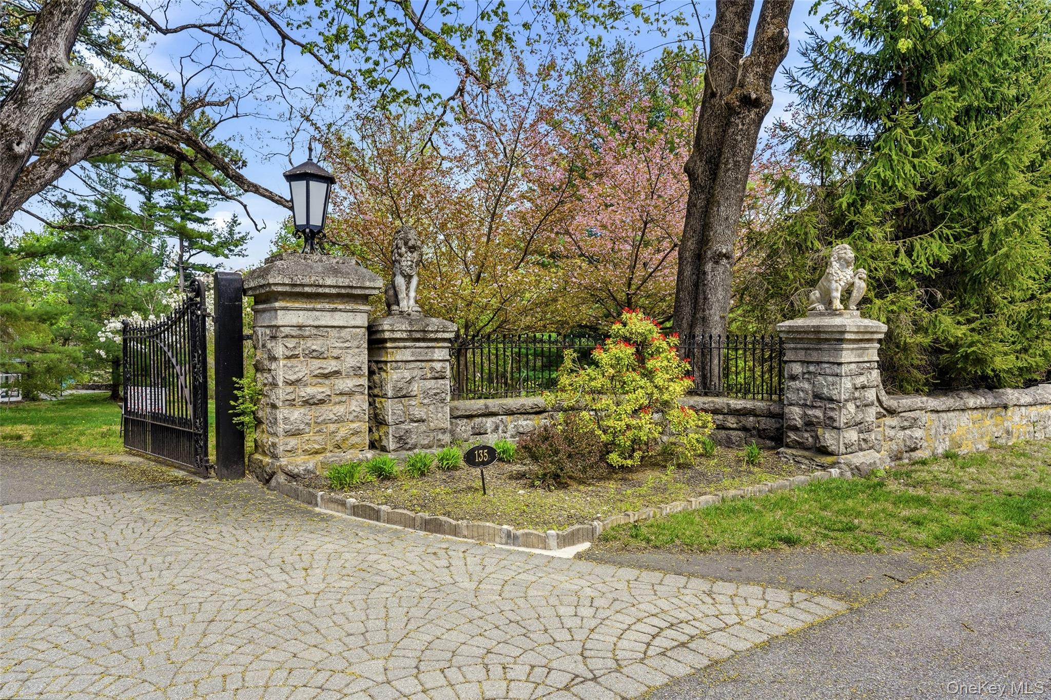 139 Scarborough Road Briarcliff Manor, NY 10510 - Photo 35 of 39